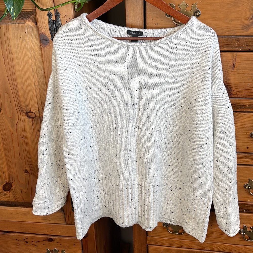 Ann Taylor long sleeve stretchy sweater